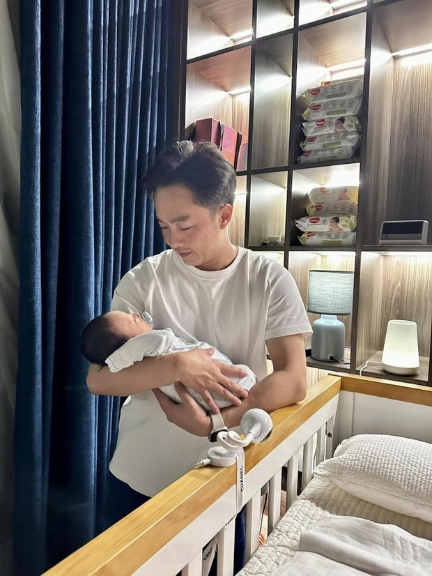 Cường Đô La hé lộ góc mặt con út và tranh thủ nịnh bà xã-3