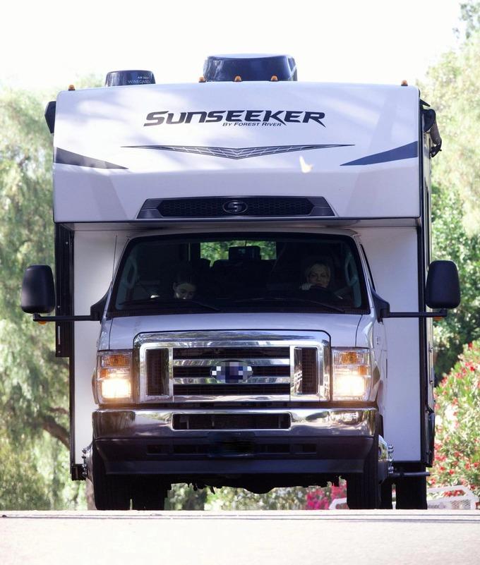 Cha mẹ có 500 triệu USD, nữ diễn viên vẫn phải sống cảnh vô gia cư-6