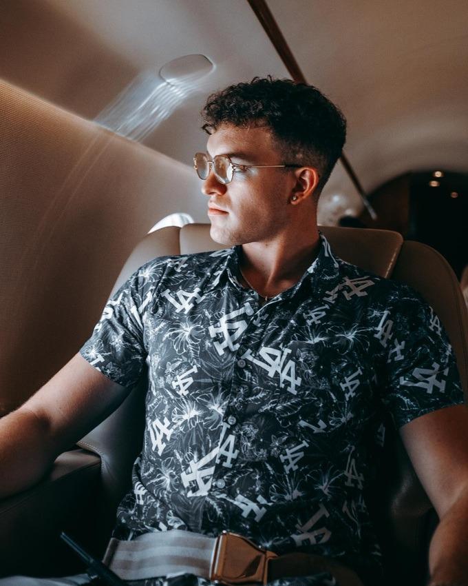 Chàng triệu phú 23 tuổi bị ném đá khi tiết lộ bí quyết làm giàu-1