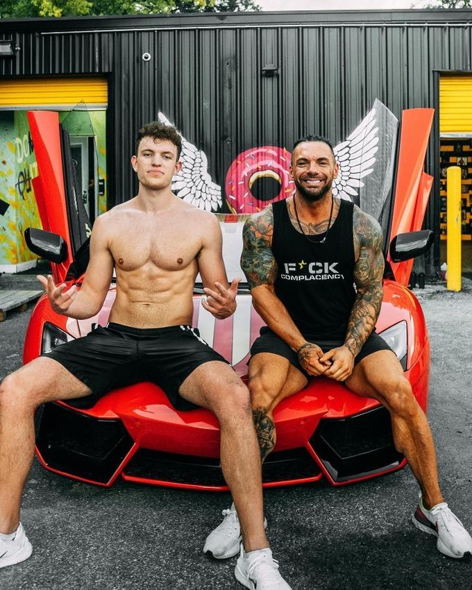 Chàng triệu phú 23 tuổi bị ném đá khi tiết lộ bí quyết làm giàu-2