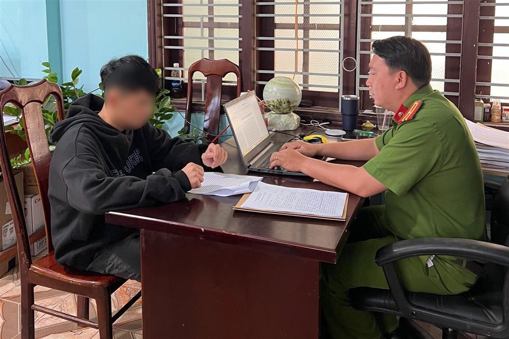 Bắt nóng nhóm đối tượng ném đá làm vỡ kính 6 ô tô khách-2