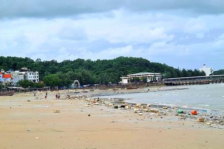 7km bãi biển Tình Yêu ở Cô Tô ngập rác phao xốp