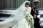 Nhà thiết kế váy cưới của Vương phi Diana từng suýt 'ngất xỉu' khi thấy cô dâu xuất hiện trên TV