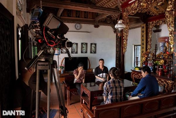 NSND Công Lý ăn cơm hộp, xúc động đọc kịch bản vào vai bố vợ khó tính-10