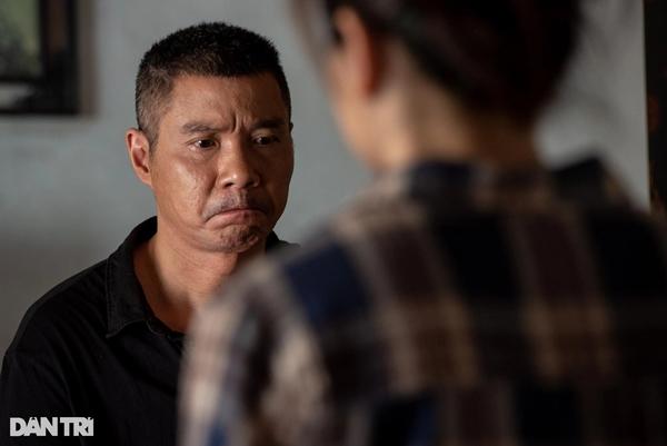 NSND Công Lý ăn cơm hộp, xúc động đọc kịch bản vào vai bố vợ khó tính-11