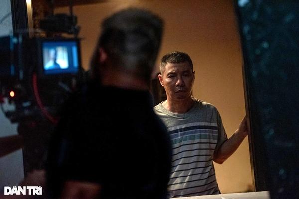 NSND Công Lý ăn cơm hộp, xúc động đọc kịch bản vào vai bố vợ khó tính-16