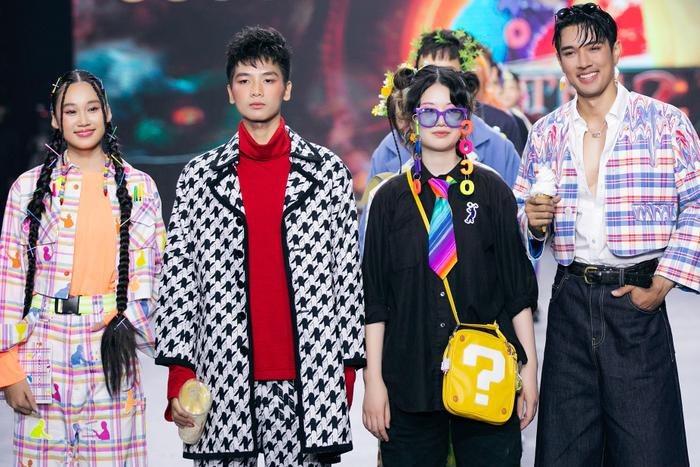 Bị nghi cà khịa hoa hậu Ý Nhi, kình ngư Kim Sơn nói rõ lý do vừa catwalk vừa uống trà sữa-2