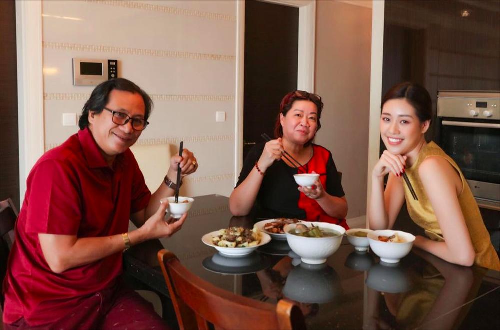 Khánh Vân nóng bỏng sau khi hết nhiệm kỳ, từng khoe hai ngôi nhà phong cách đối lập-5