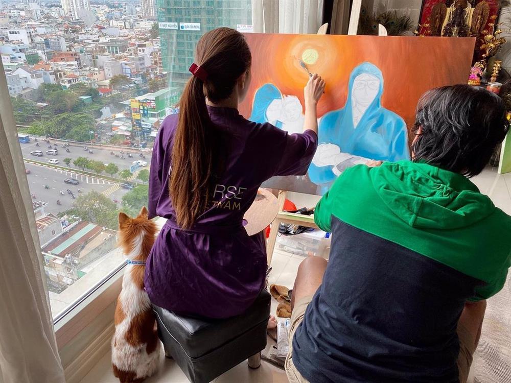 Khánh Vân nóng bỏng sau khi hết nhiệm kỳ, từng khoe hai ngôi nhà phong cách đối lập-9