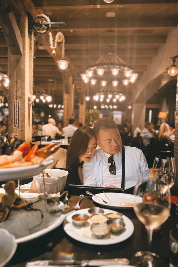 Phương Oanh - Shark Bình sau đám hỏi hoành tráng: Chú rể hack tuổi, cô dâu eo thon đáp trả tin đồn bầu bí-8