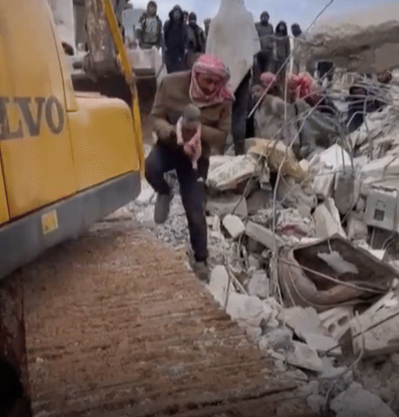 Em bé chào đời dưới đống đổ nát của thảm họa động đất Thổ Nhĩ Kỳ bây giờ ra sao?-2
