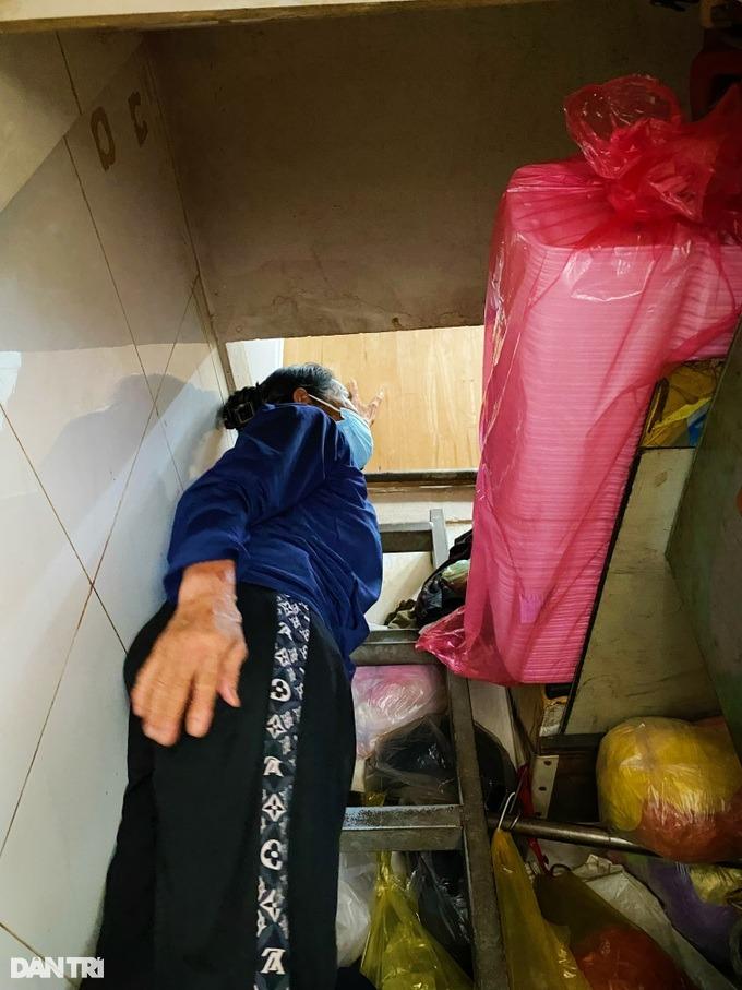 Người phụ nữ ở TPHCM sống trong nhà 1m2, 12 năm ngủ không duỗi thẳng chân-2