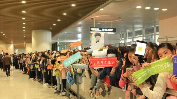 Fan Trung Quốc chấp nhận bán nhà, bán xe để mua vé xem thần tượng-2