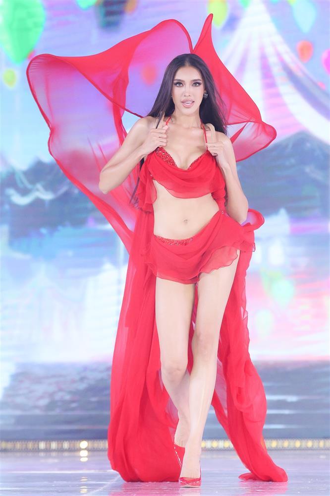 Show bikini của Hoa hậu Hoàn vũ Thái Lan bị nói copy Victorias Secret-8