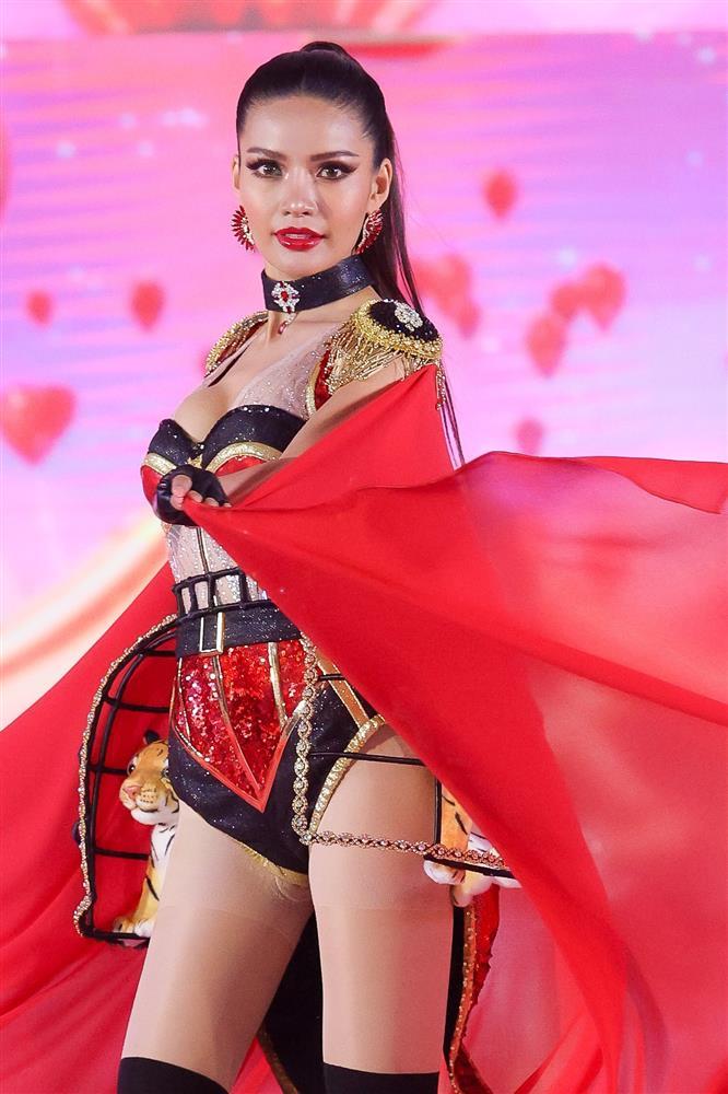 Show bikini của Hoa hậu Hoàn vũ Thái Lan bị nói copy Victorias Secret-10