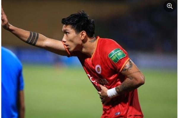 Đoàn Văn Hậu và bạn gái lọt ống kính team qua đường-6