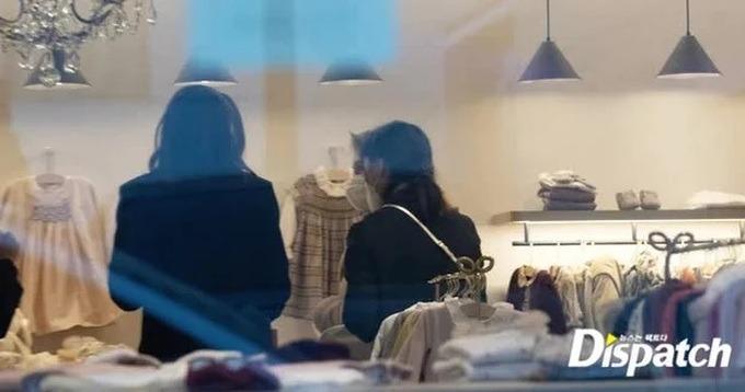 Song Joong Ki yêu chiều bà xã, sắm đồ hiệu đắt đỏ cho quý tử 2 tháng tuổi-2