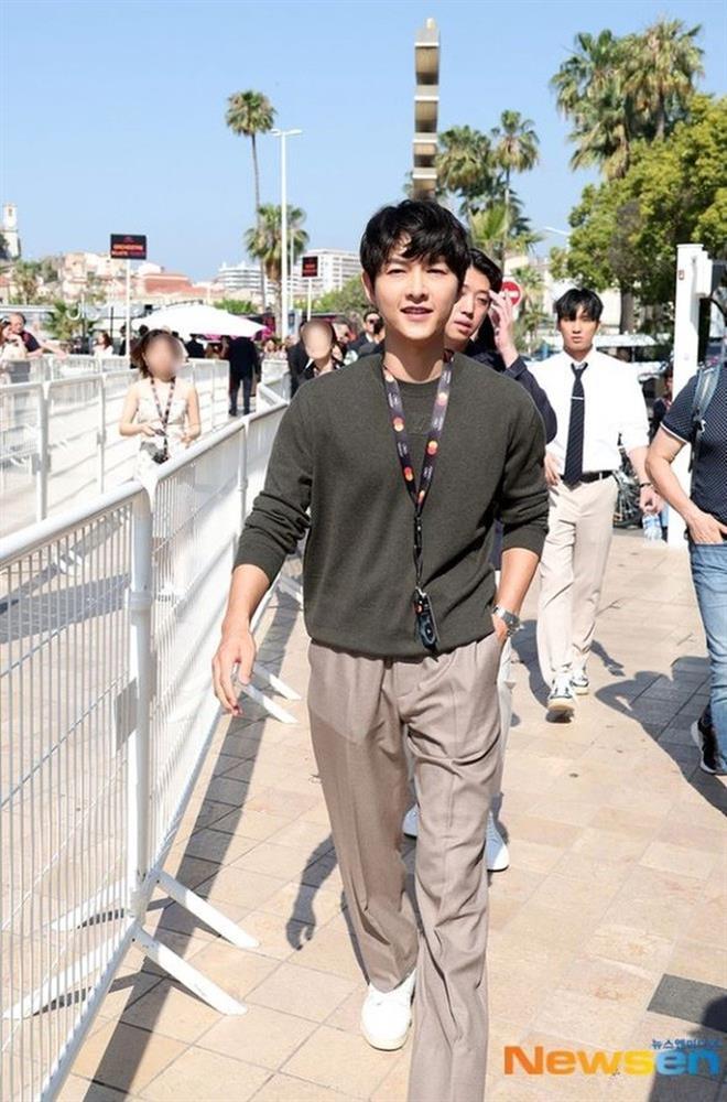 Song Joong Ki yêu chiều bà xã, sắm đồ hiệu đắt đỏ cho quý tử 2 tháng tuổi-3