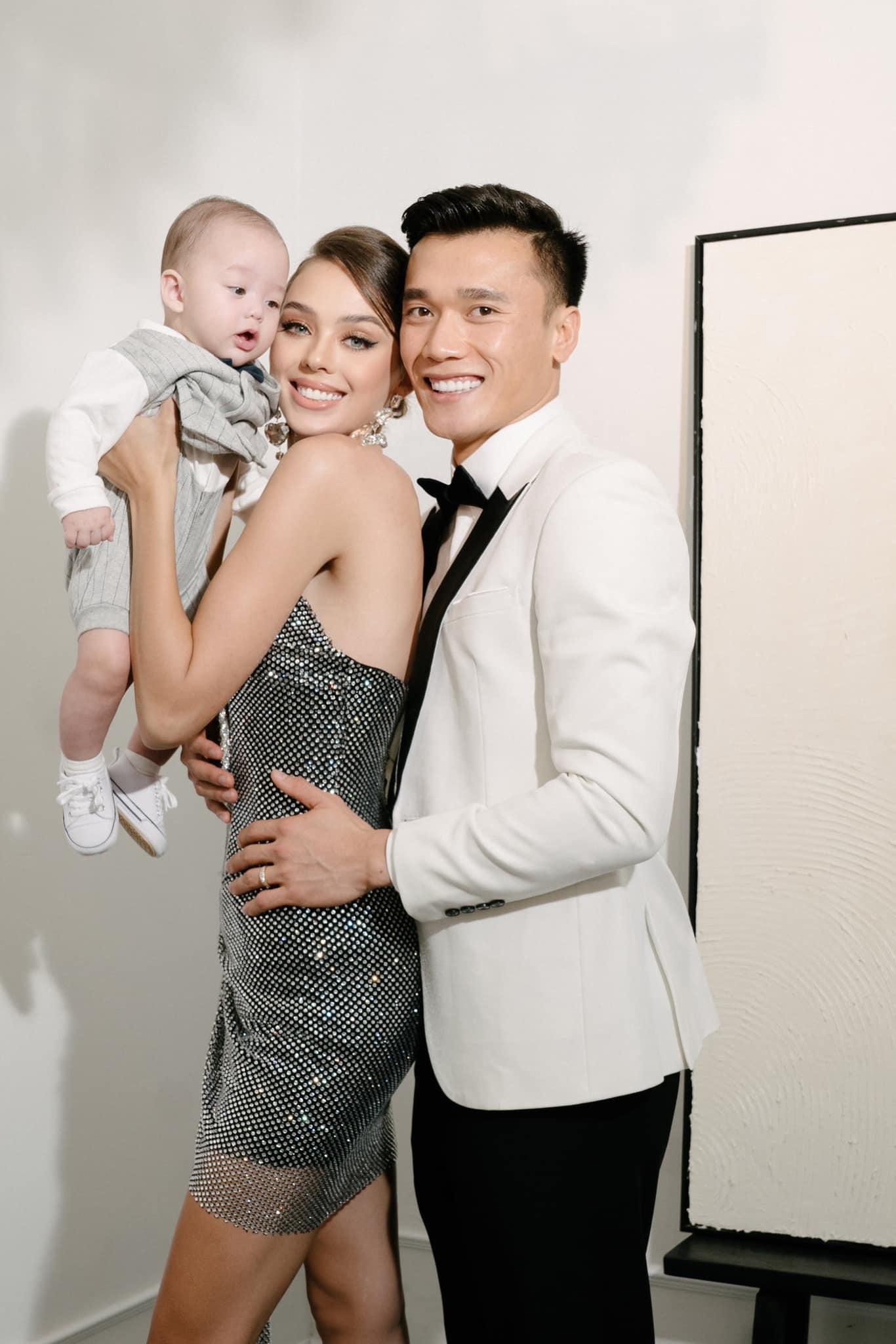 Vợ Tây của Bùi Tiến Dũng mong con trai đừng vội lớn-1