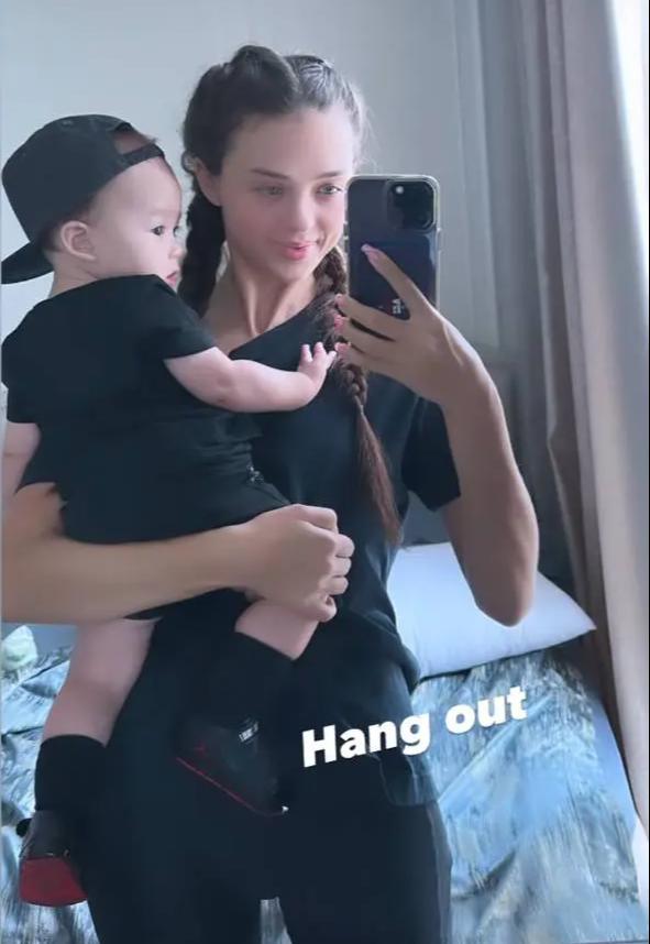 Vợ Tây của Bùi Tiến Dũng mong con trai đừng vội lớn-2