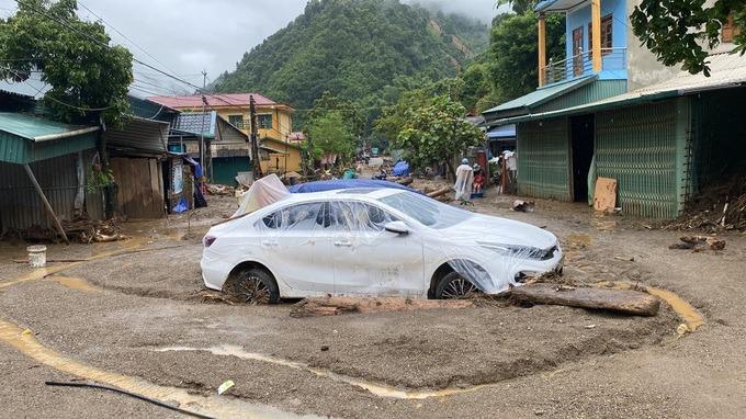 Toàn huyện Mù Cang Chải bị cắt điện, mưa lũ nuốt đường, cô lập cả xã-6