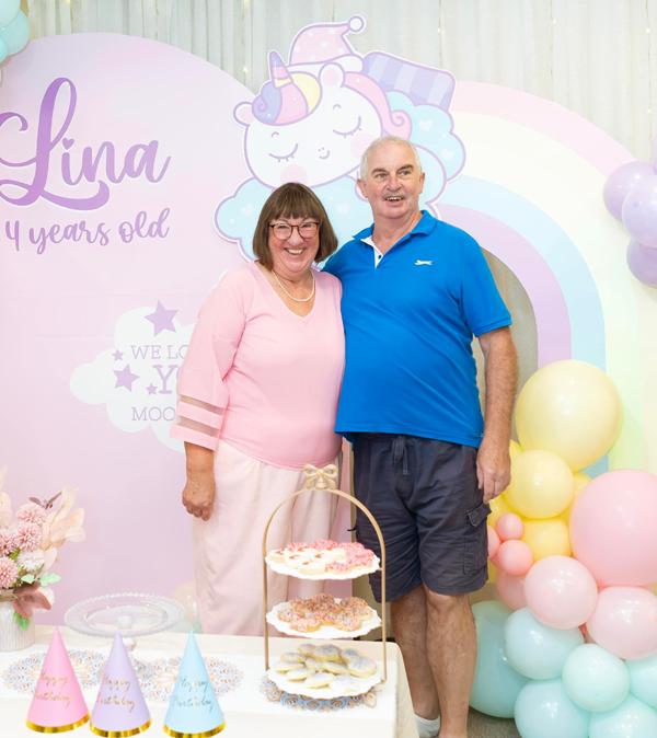 Mẹ chồng Tây của Lan Phương: Hiền lành, chịu khó, giúp con dâu từ việc rửa bát-4