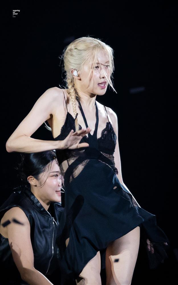 Bức ảnh áo tắm của Rosé (BlackPink) gây bão mạng-4