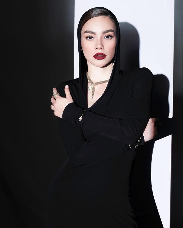 Mê mẩn vòng eo không mỡ thừa của Hồ Ngọc Hà khi vận đồ đen-4