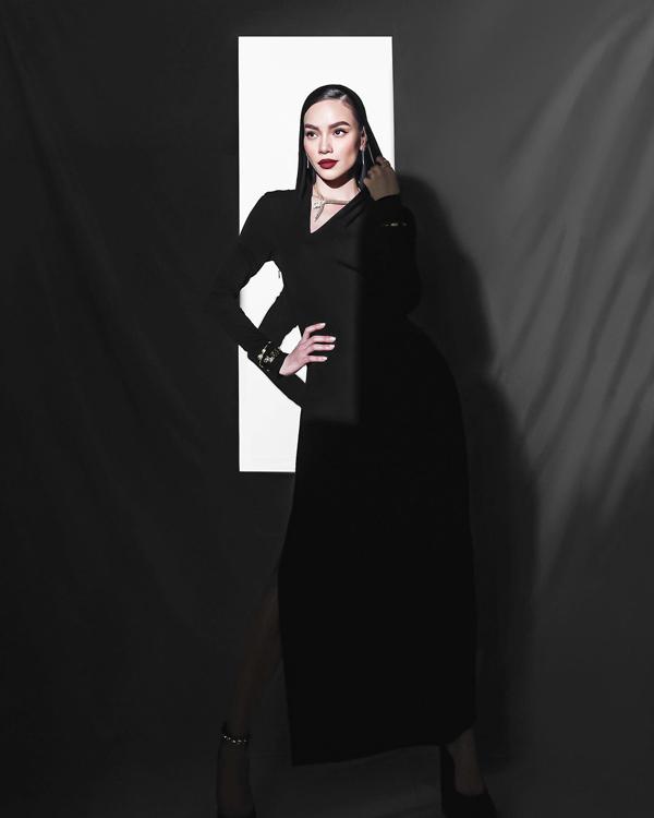 Mê mẩn vòng eo không mỡ thừa của Hồ Ngọc Hà khi vận đồ đen-5