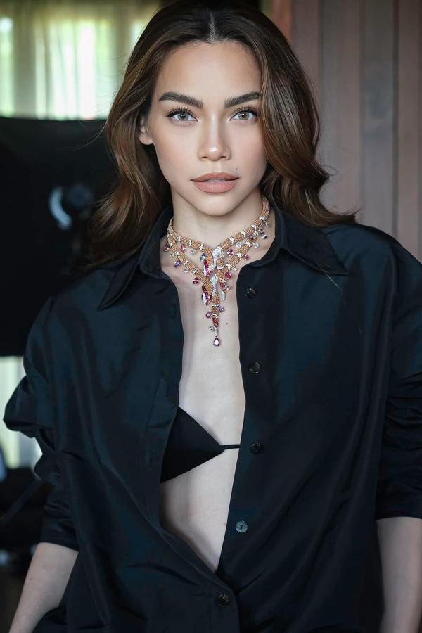 Mê mẩn vòng eo không mỡ thừa của Hồ Ngọc Hà khi vận đồ đen-9