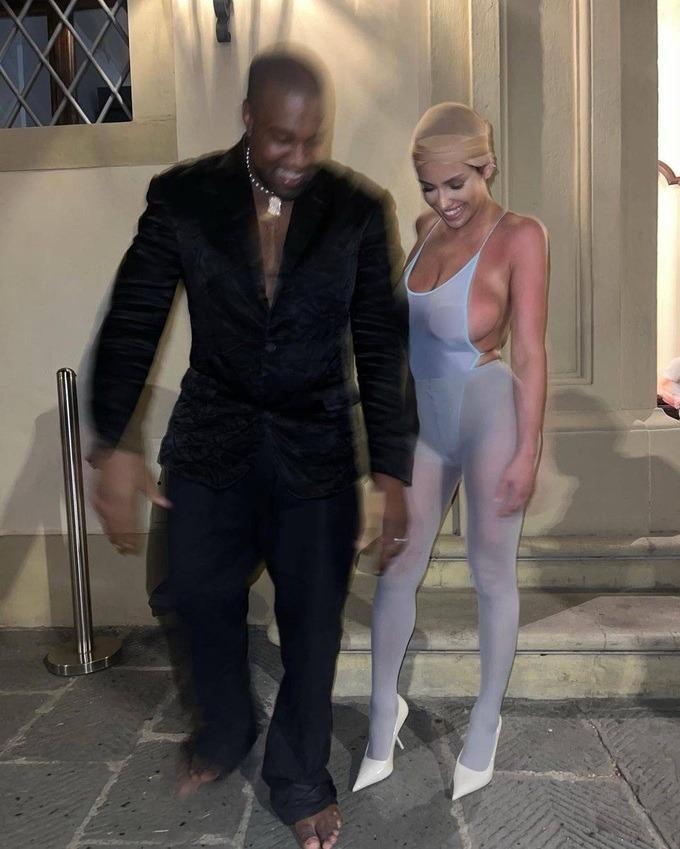 Công chúng Italy giận dữ vì cách ăn vận phô bày của vợ Kanye West-5