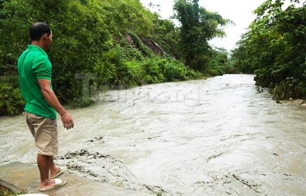 Hàng trăm ngôi nhà ngập nước, người dân chạy thoát thân do vỡ ống cống hồ thải quặng-8