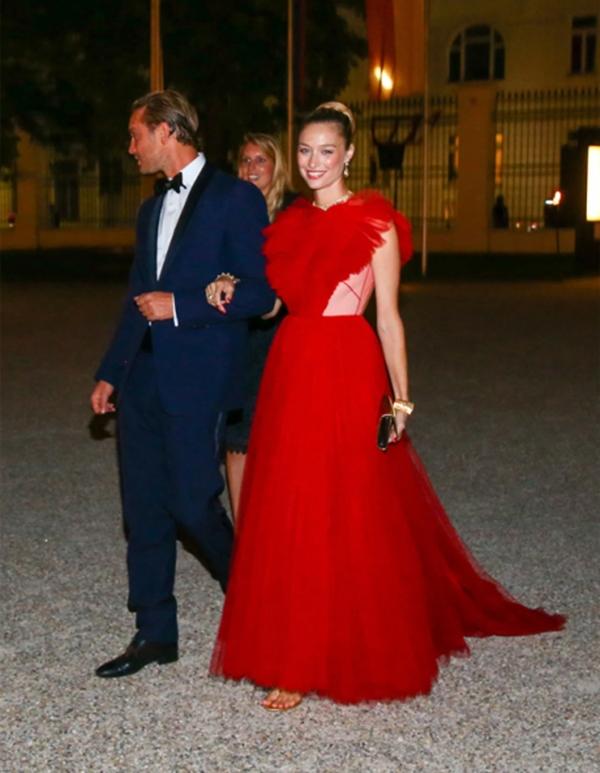 Chân dung nàng dâu hoàng gia gây chú ý nhờ gu thời trang phong cách nhất châu Âu-5