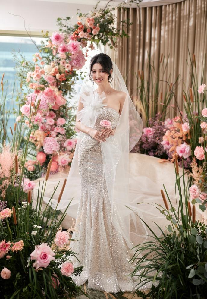 Á hậu Phương Nhi khoe nhan sắc ngọt ngào khi diện váy cưới-5