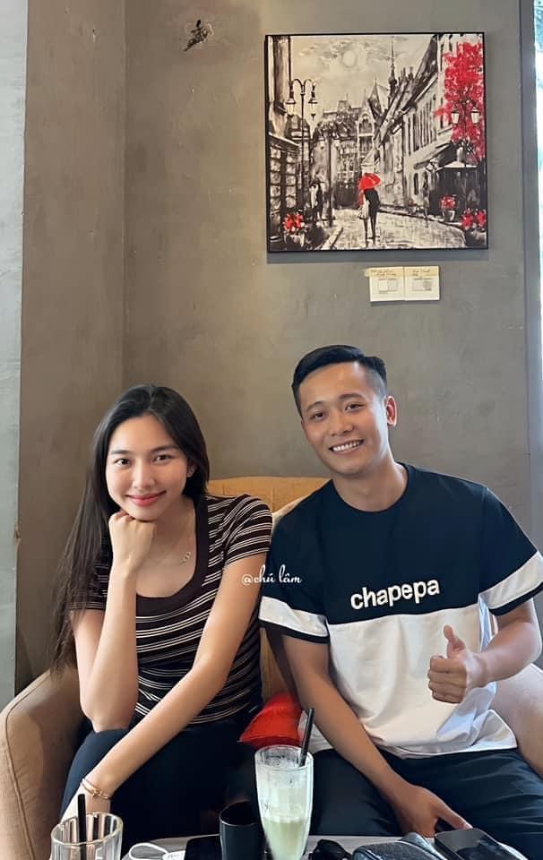 Thùy Tiên, Quang Linh Vlogs lọt ống kính team qua đường khi thoải mái trò chuyện ở quán cafe-1