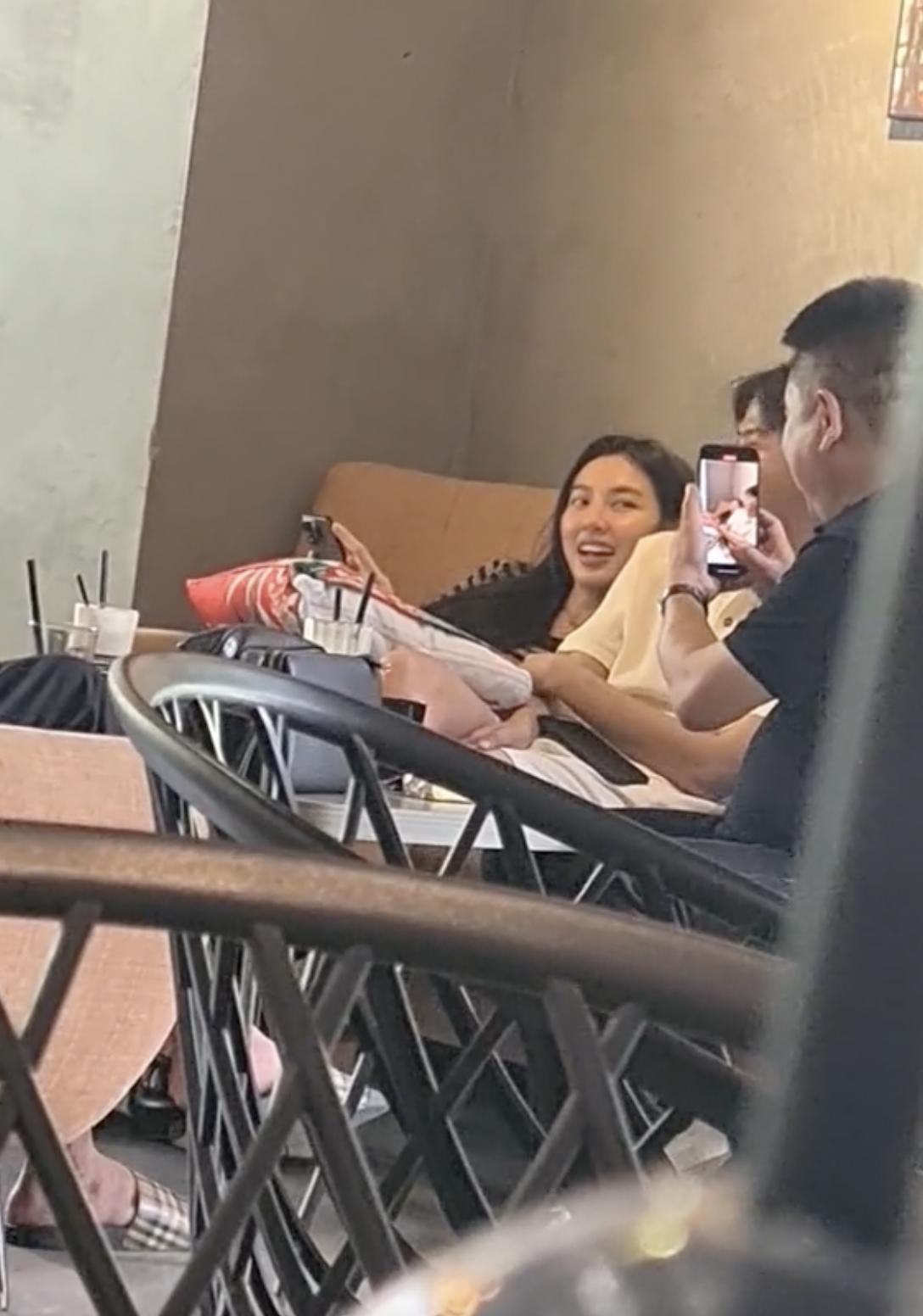 Thùy Tiên, Quang Linh Vlogs lọt ống kính team qua đường khi thoải mái trò chuyện ở quán cafe-3