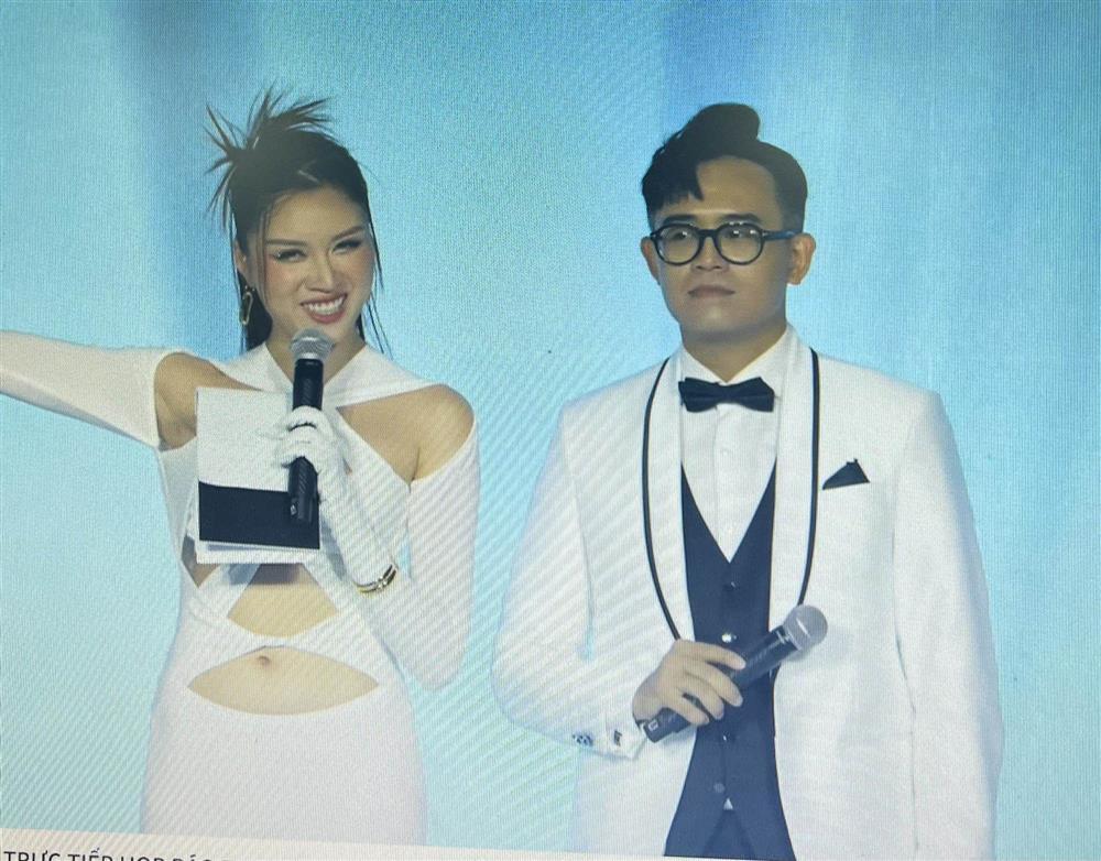 MC Thanh Thanh Huyền mặc bạo trên sóng trực tiếp, gần 10 nghìn người xem có mất tập trung?-1