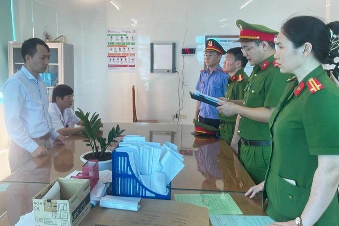 5 tháng sinh con 2 lần, 1 năm lĩnh 11.000 viên thuốc: Đốt tiền bảo hiểm!-1