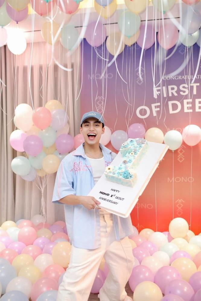 MONO kỷ niệm một năm đi hát bên gia đình, Sơn Tùng vắng mặt-1