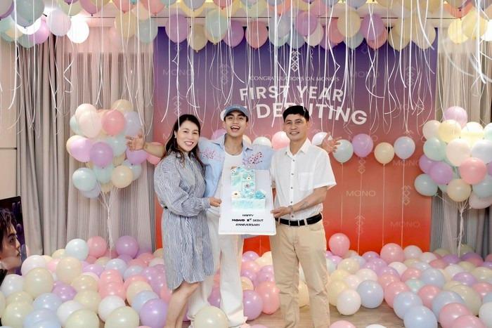 MONO kỷ niệm một năm đi hát bên gia đình, Sơn Tùng vắng mặt-3