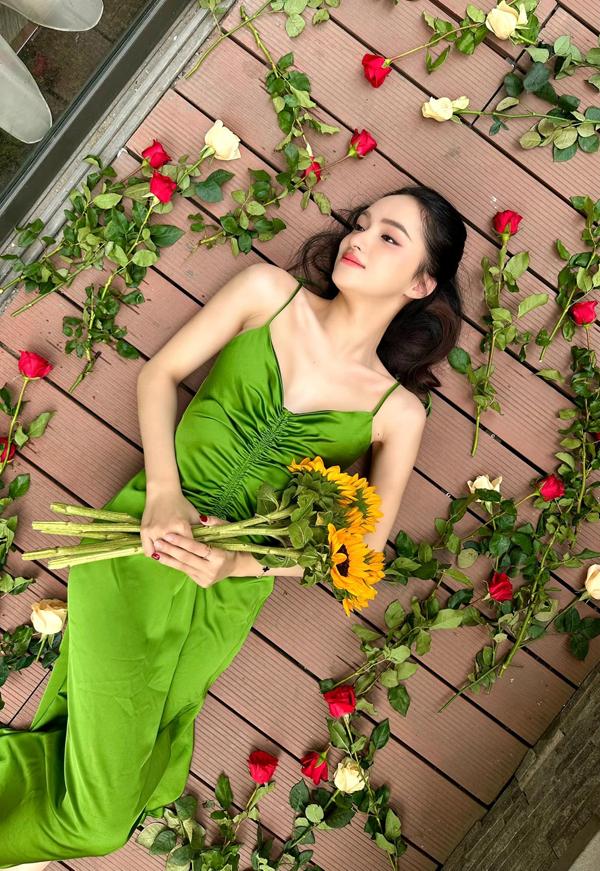 Hoa hậu chuyển giới có tin đồn cạch mặt Hồ Ngọc Hà: Eo thon dáng mảnh nhờ nhịn ăn khoa học-9