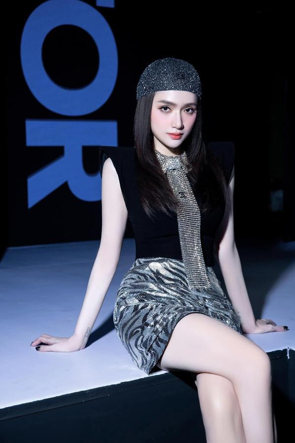 Hoa hậu chuyển giới có tin đồn cạch mặt Hồ Ngọc Hà: Eo thon dáng mảnh nhờ nhịn ăn khoa học-2