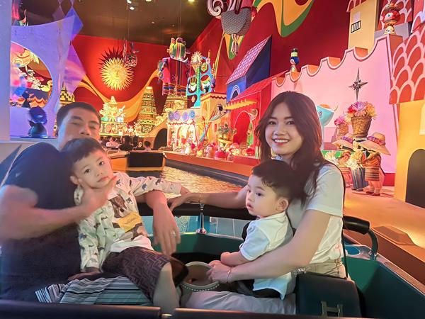 Lộ ảnh hiếm hoi 2 con trai của Á hậu Thanh Tú và chồng đại gia-2