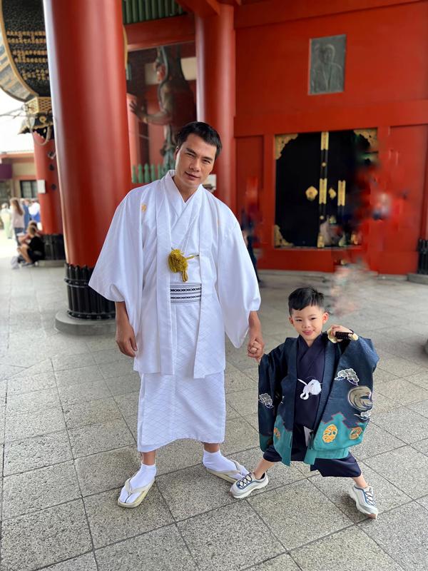 Lộ ảnh hiếm hoi 2 con trai của Á hậu Thanh Tú và chồng đại gia-6