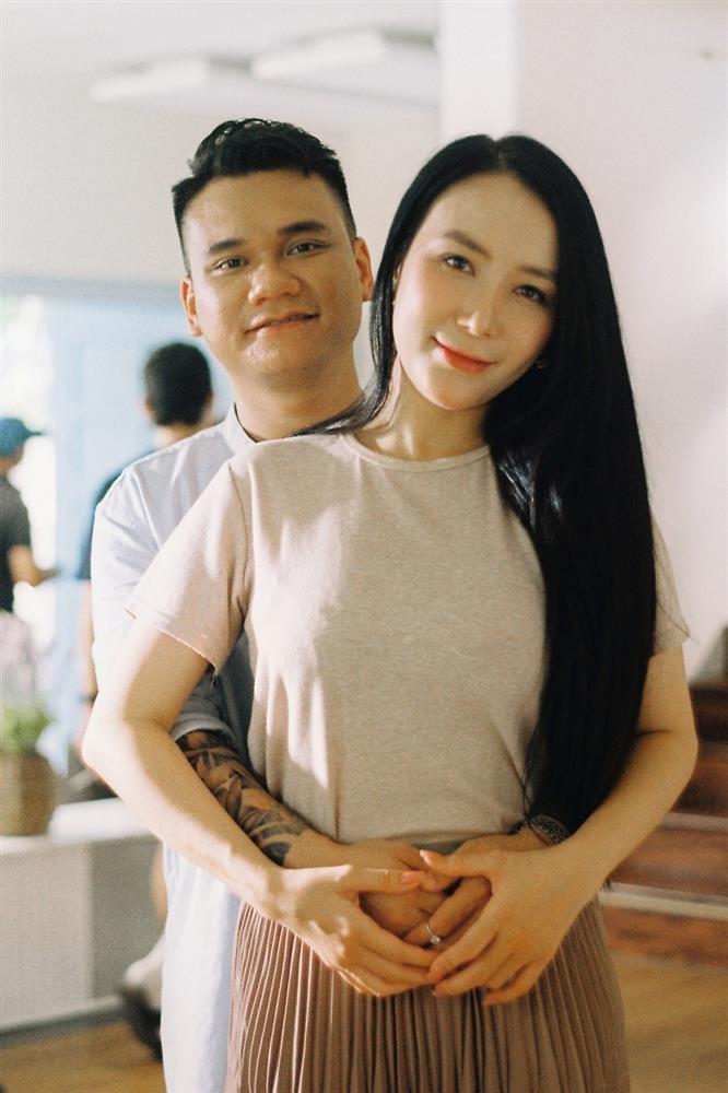 Khắc Việt mượn việc công làm việc tư tiếp tục mời vợ đóng MV-1