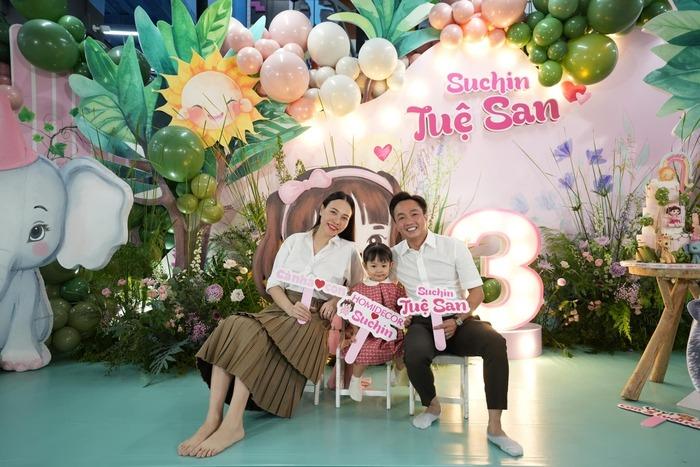 Diện mạo khác lạ của con trai Cường Đô La trong sinh nhật em gái-2