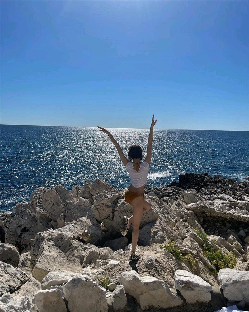 Chỉ trong 1 tiếng, Lisa khiến hơn 3 triệu người xốn xang-7