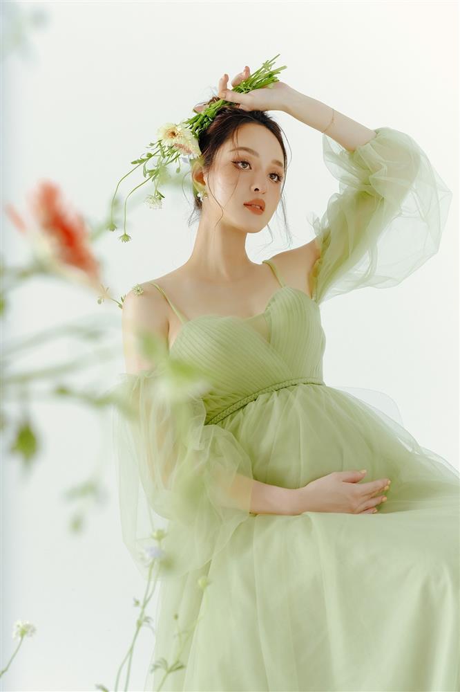 Á hậu Hoàng Anh sinh con thứ 3-1