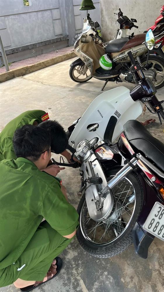 Tình tiết mới vụ 2 người cùng khẳng định là chủ nhân biển số xe tứ quý 8888-1