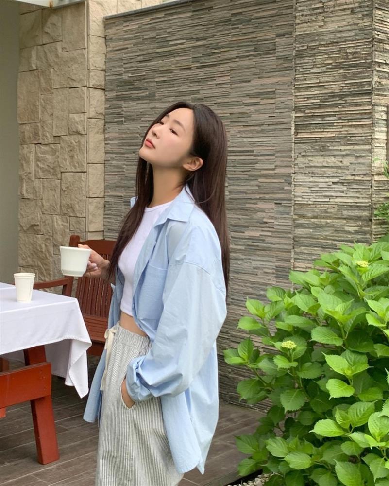 Cách phối áo sơ mi và quần ống rộng đẹp như Á hậu Tú Anh-3